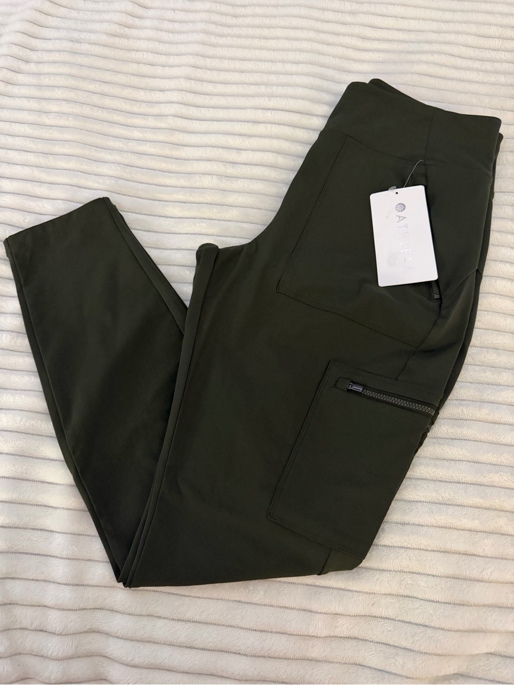 Athleta Olive Green Headlands Hybrid Cargo Tight - Picture 4 of 16